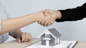 Courtier ou banque : comment faire le bon choix pour votre prêt immobilier ?